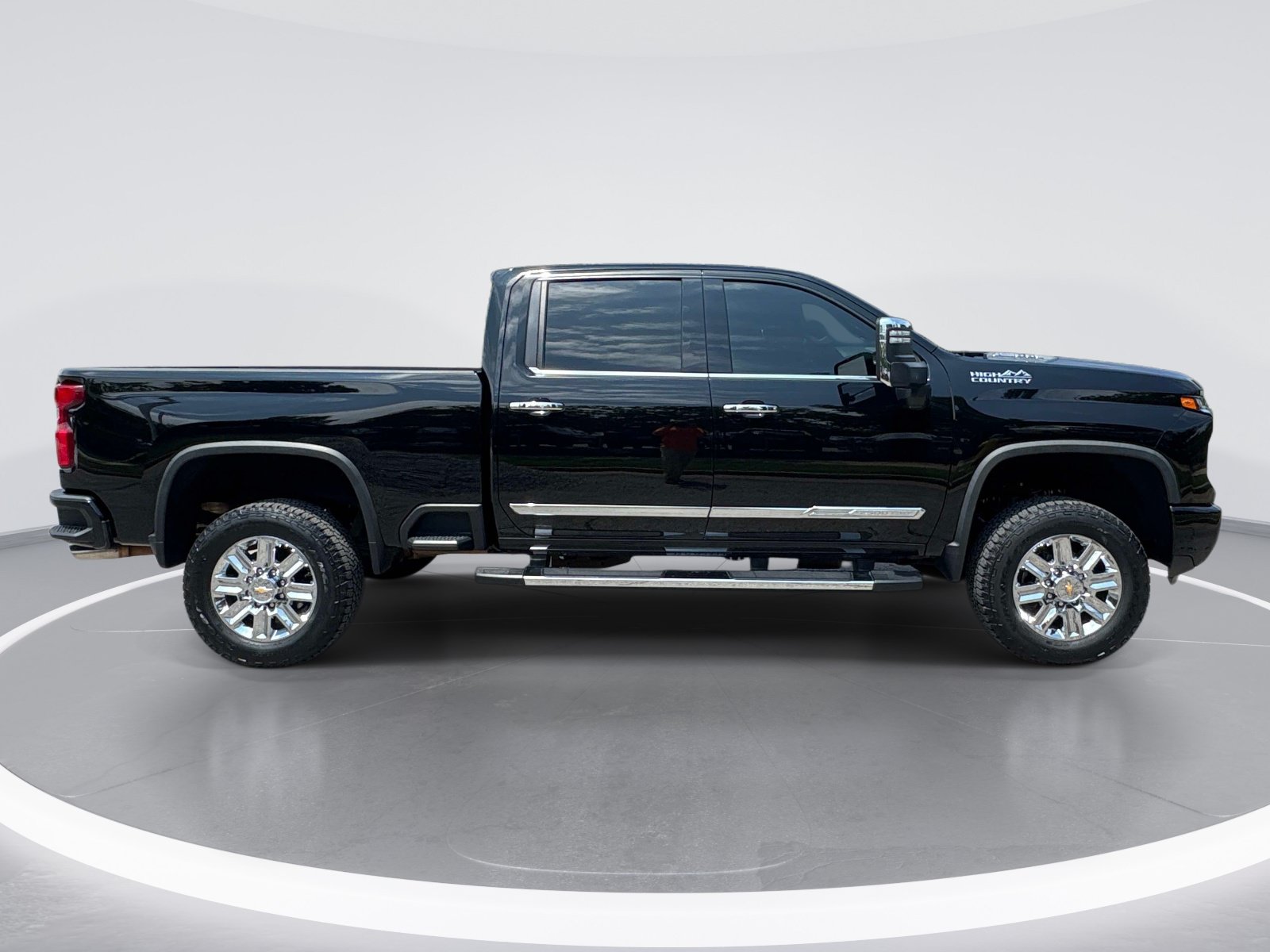 Used 2024 Chevrolet Silverado 2500 High Country w/ High Country Premium Package AWD/4WD image 9