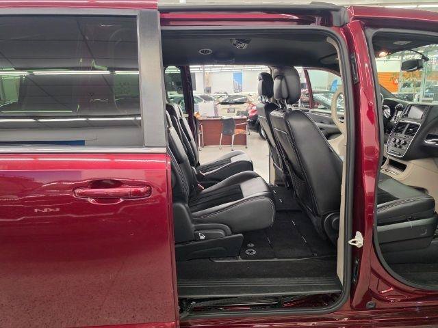 Used 2018 Dodge Grand Caravan SXT FWD image 33