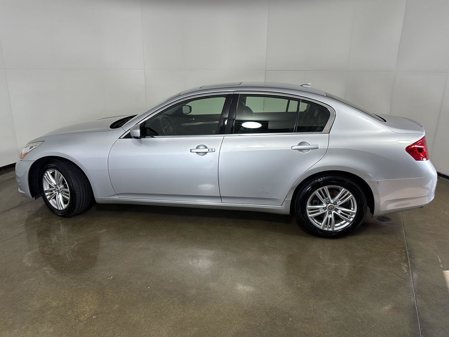 Used 2013 INFINITI G37 x Sedan w/ Premium Pkg AWD/4WD image 12