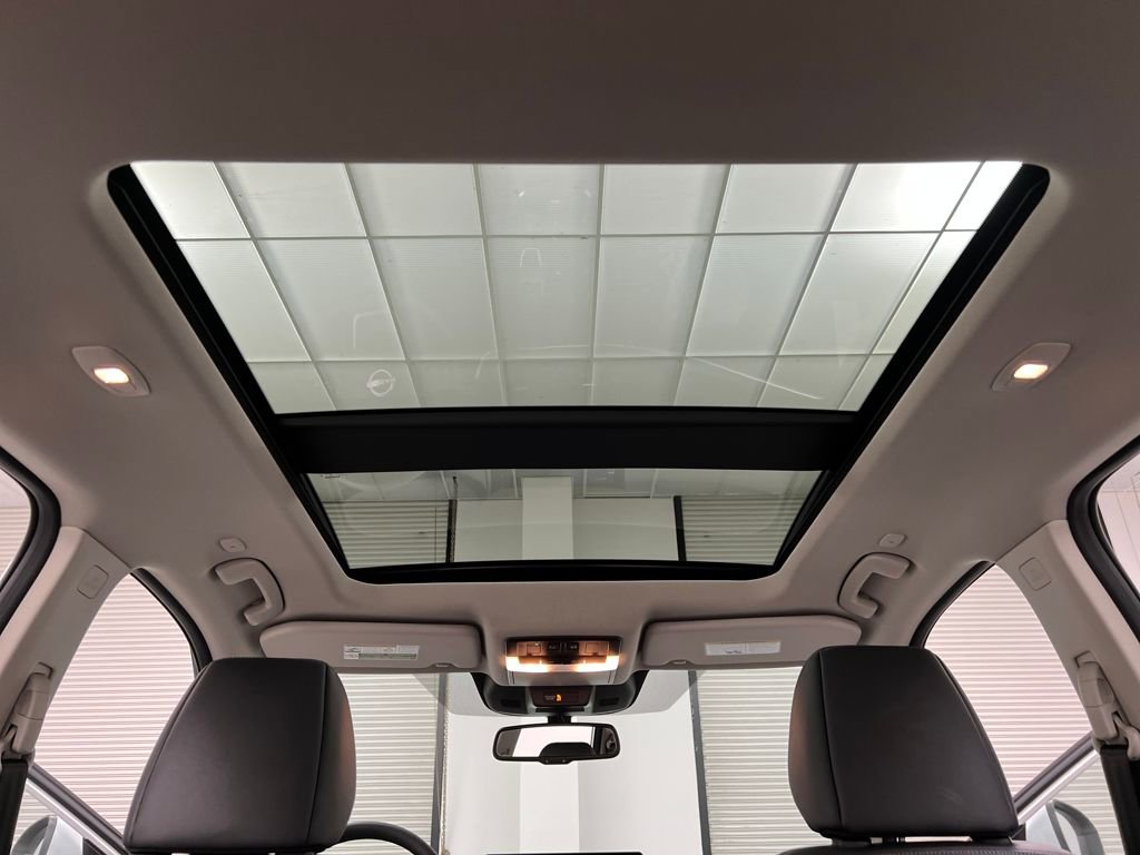 Used 2025 Nissan Rogue SL w/ Tech Package image 32