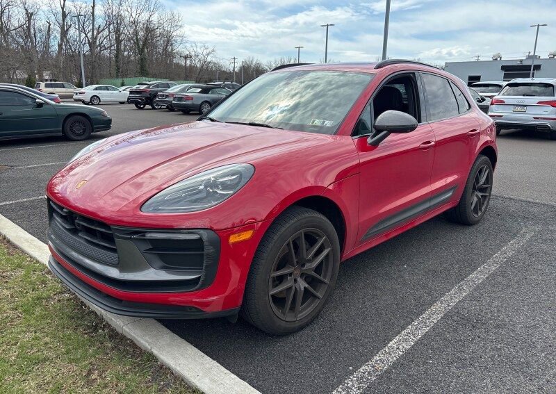 Used 2023 Porsche Macan Turbo image 1
