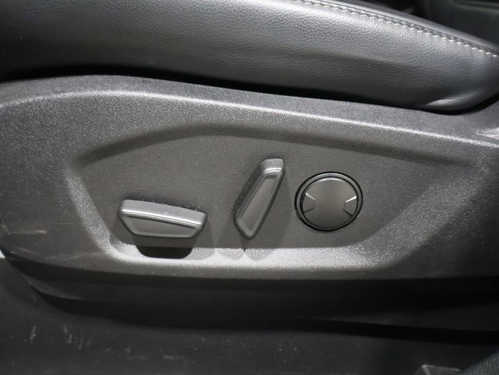 Used 2024 Ford Edge SEL image 11