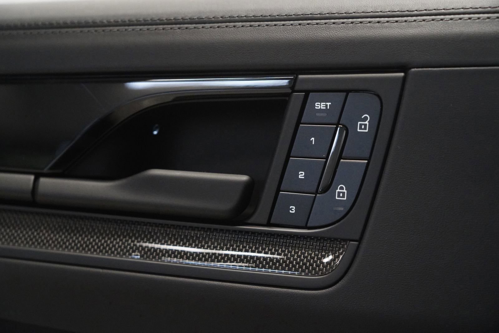 Used 2025 Porsche Cayenne Turbo GT image 33