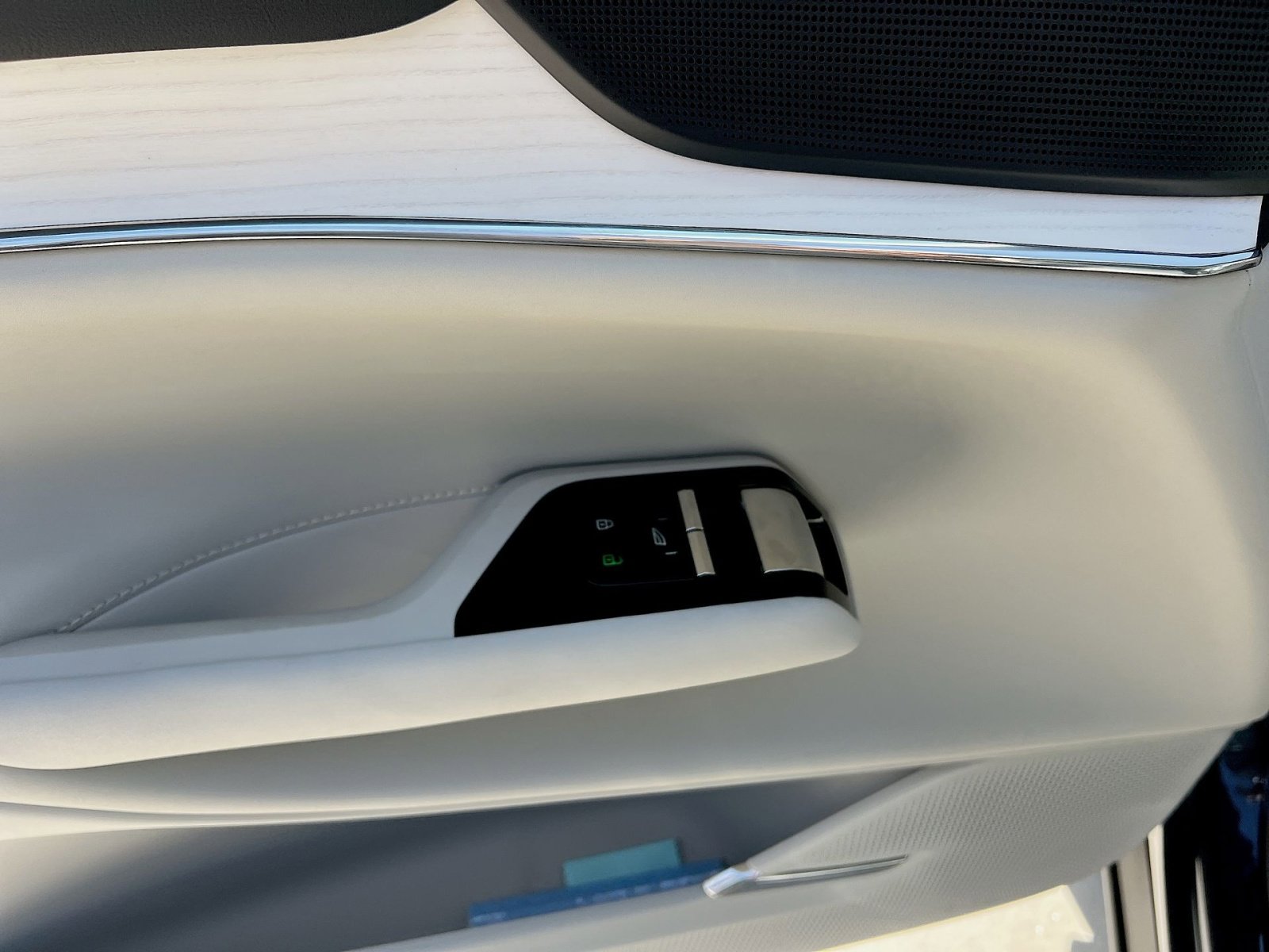 New 2025 Volvo EX90 Plus image 15