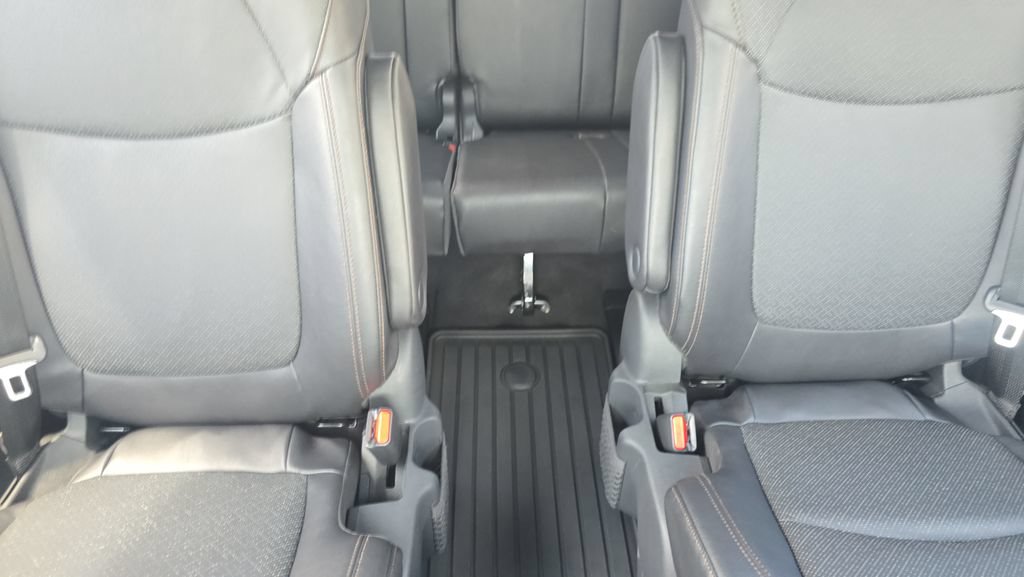 Used 2025 Toyota Sienna Platinum AWD/4WD image 10