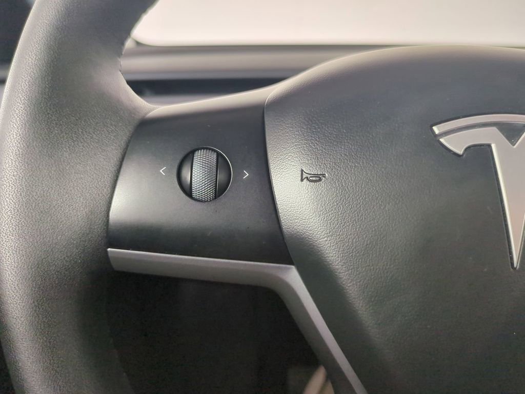 Used 2024 Tesla Model Y Long Range AWD/4WD image 31