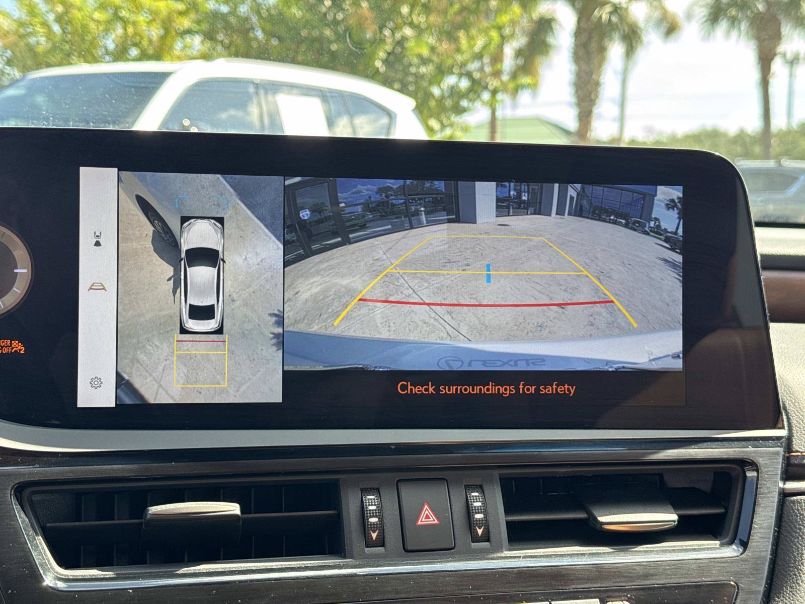 Used 2024 Lexus ES 300h w/ Technology Package FWD image 32