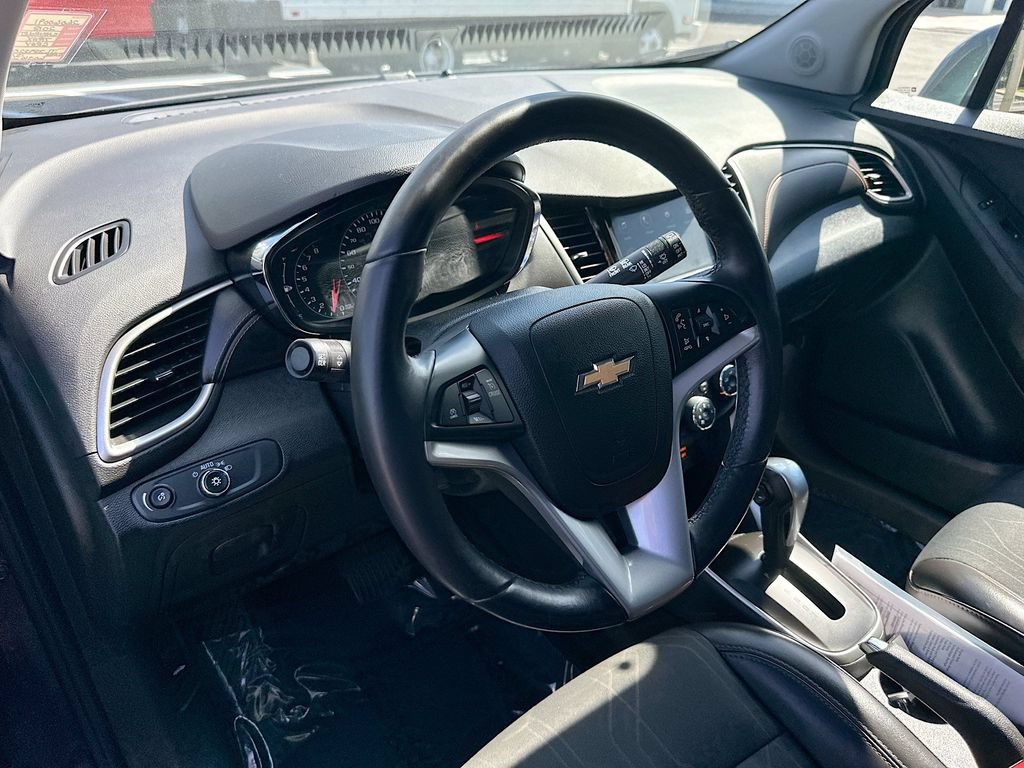 Used 2018 Chevrolet Trax LT w/ LT Convenience Package FWD image 9