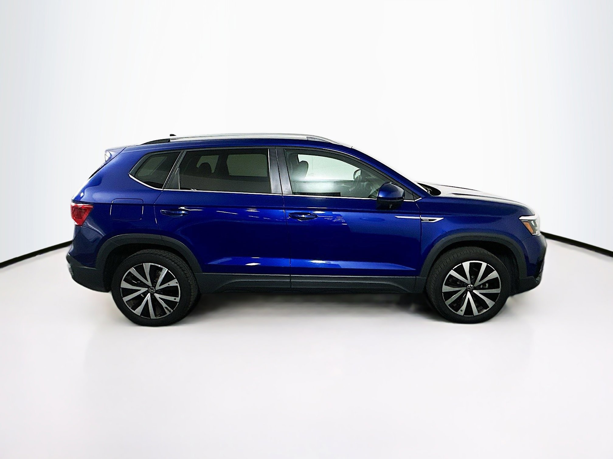 Used 2024 Volkswagen Taos SE image 10