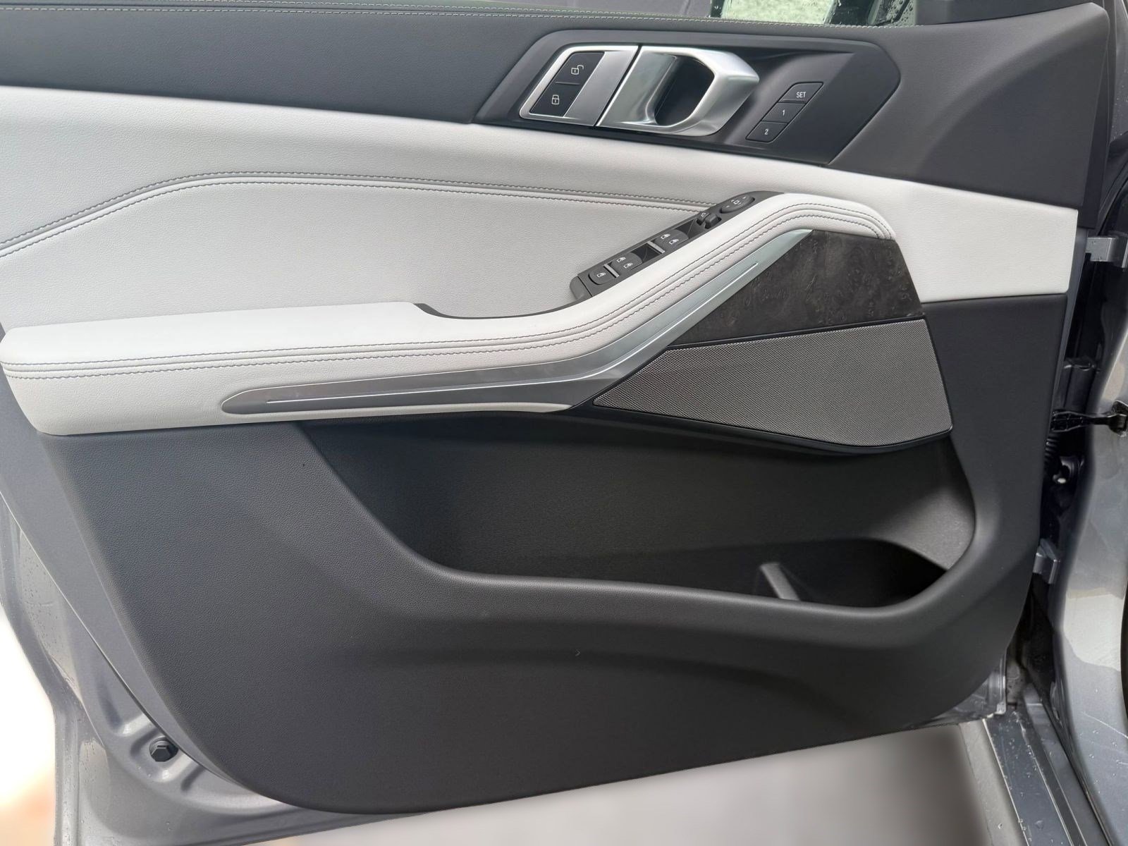 New 2026 BMW X5 xDrive40i w/ M Sport Package image 11