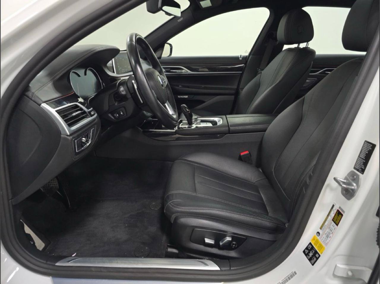 Used 2017 BMW 740i xDrive 740i xDrive Sedan image 9