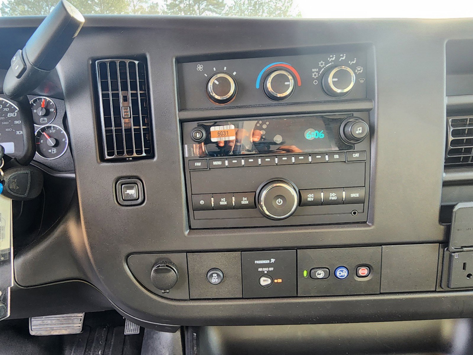 New 2024 Chevrolet Express 3500 w/ Power Convenience Package image 26