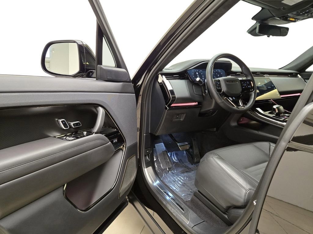 Used 2024 Land Rover Range Rover Sport image 16