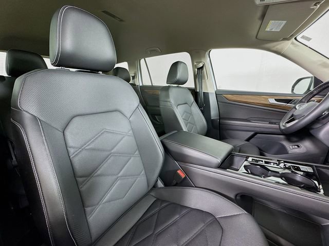 Used 2025 Volkswagen Atlas SE image 29