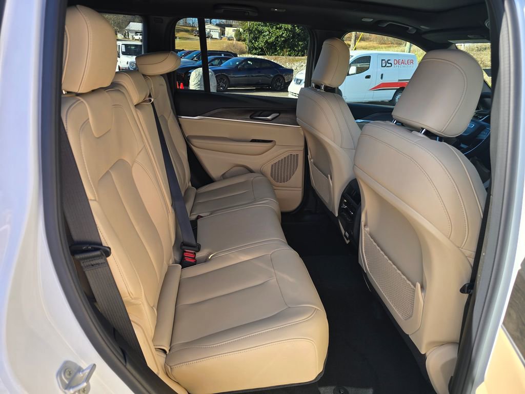 New 2025 Jeep Grand Cherokee Limited image 27