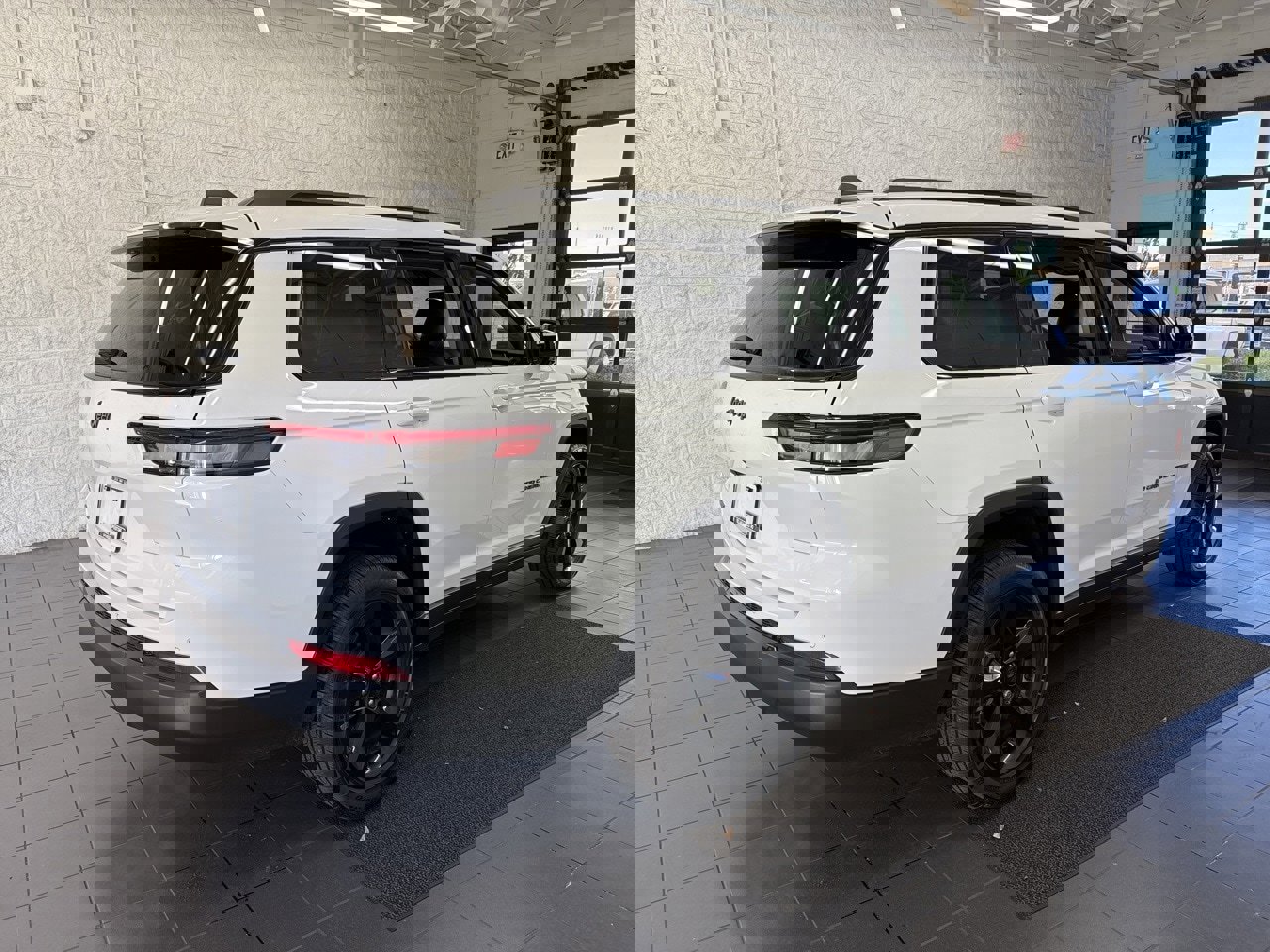 Used 2023 Jeep Grand Cherokee L Limited w/ Black Appearance Package image 8