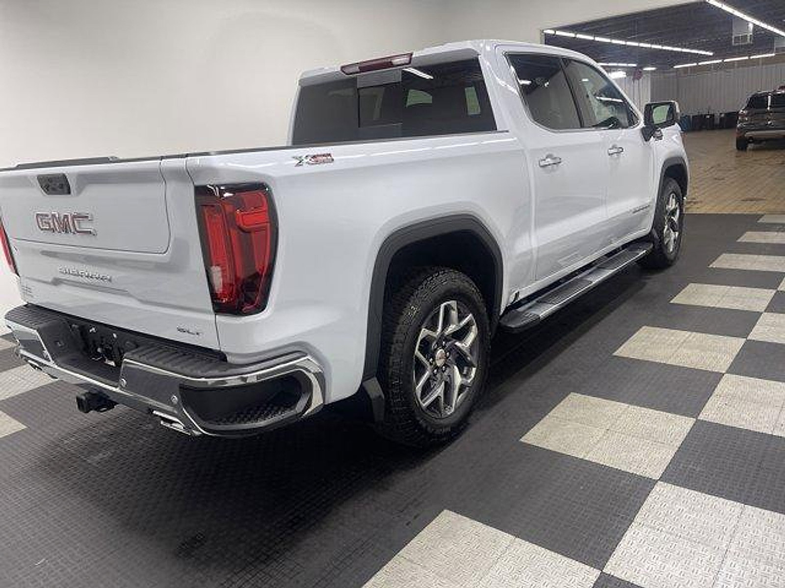 Used 2026 GMC Sierra 1500 SLT w/ SLT Premium Plus Package AWD/4WD image 4