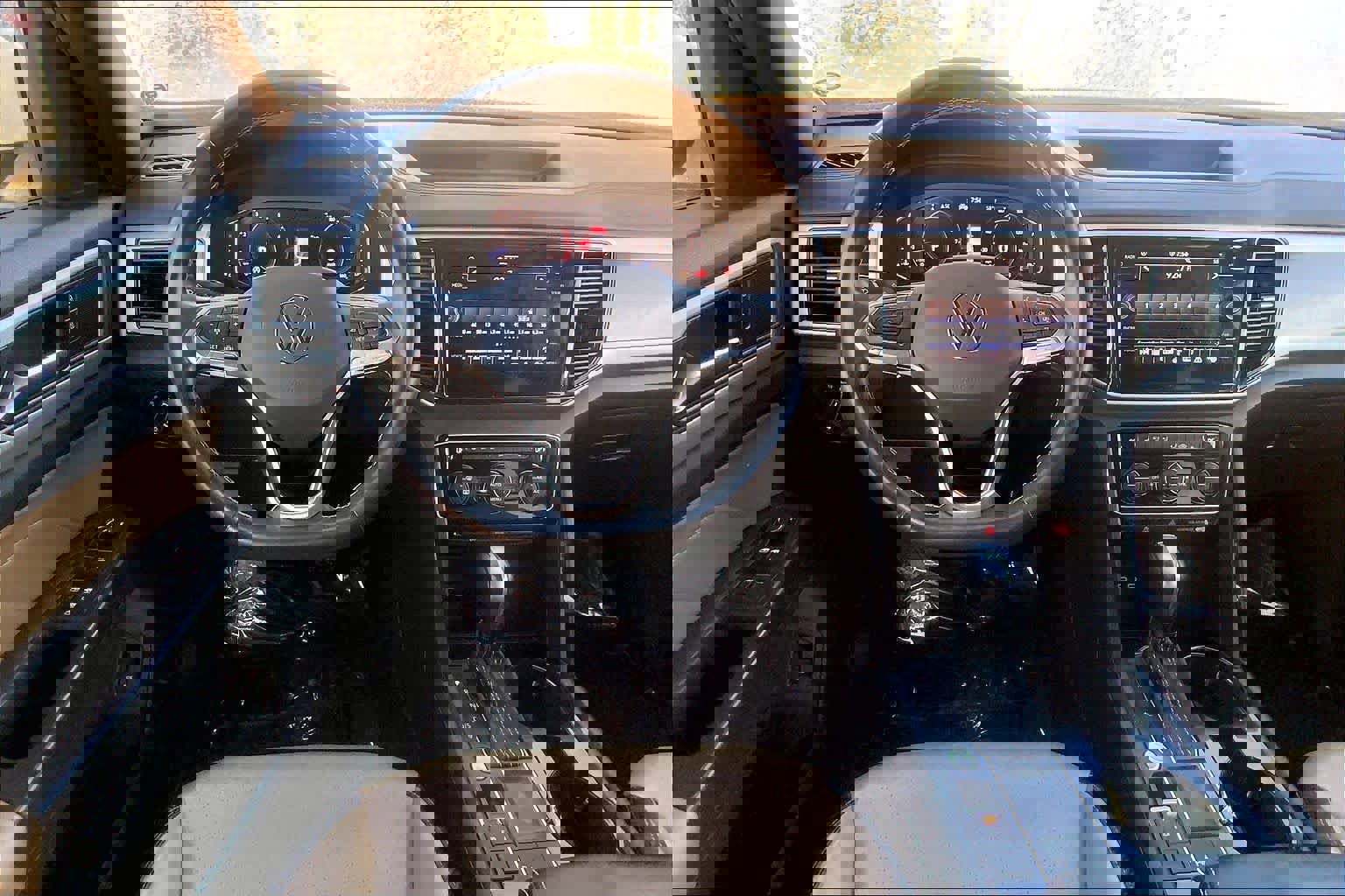 Used 2022 Volkswagen Atlas Cross Sport SE image 5