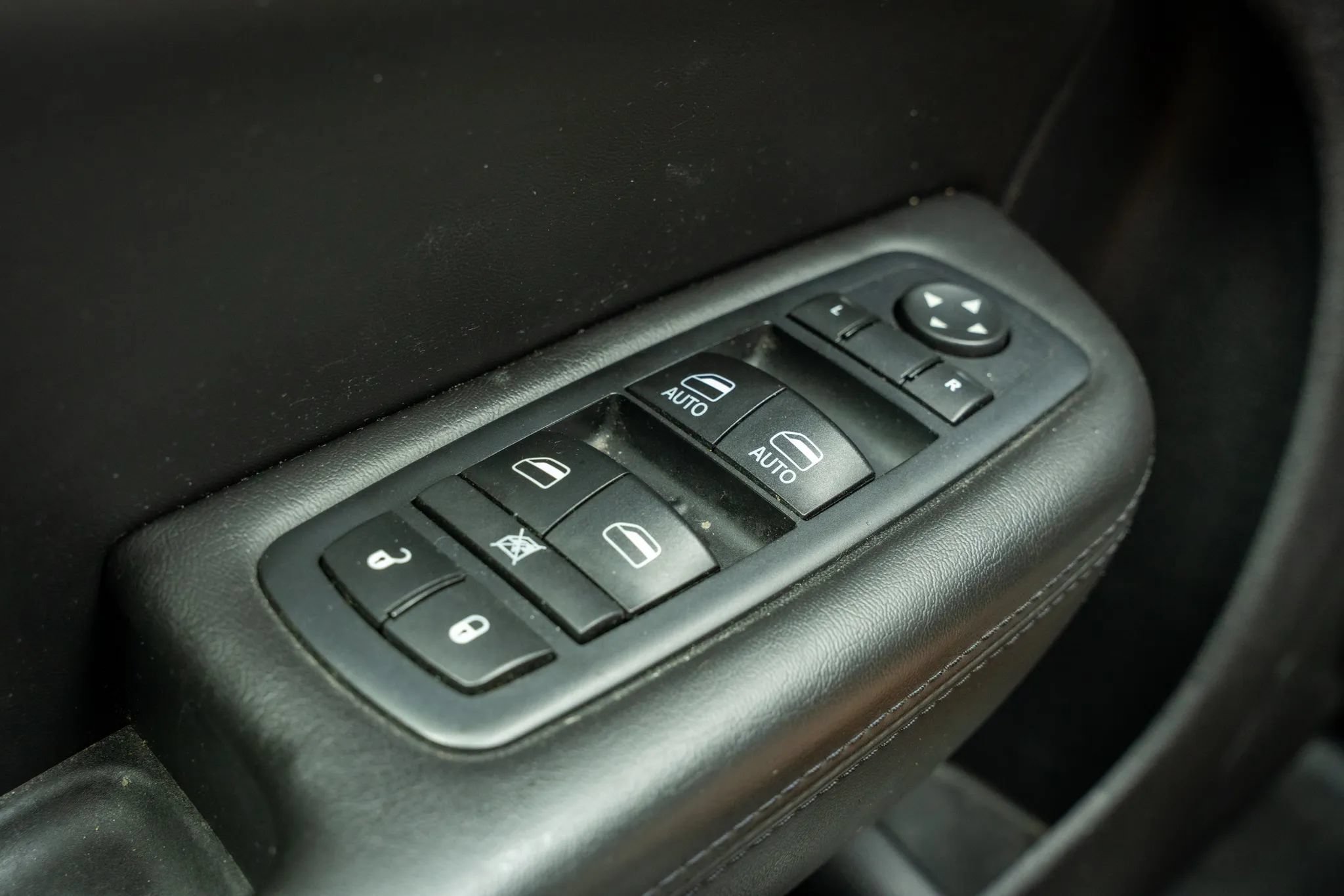 Used 2017 Chrysler 200 Limited Platinum FWD image 24