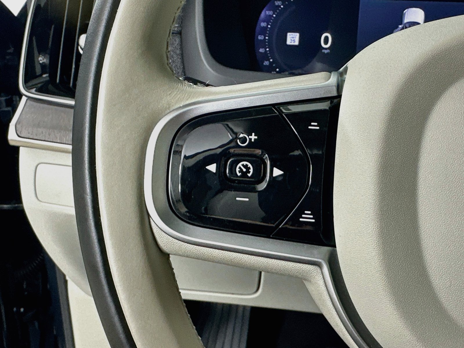 Certified 2026 Volvo XC90 B6 Ultra AWD/4WD image 18