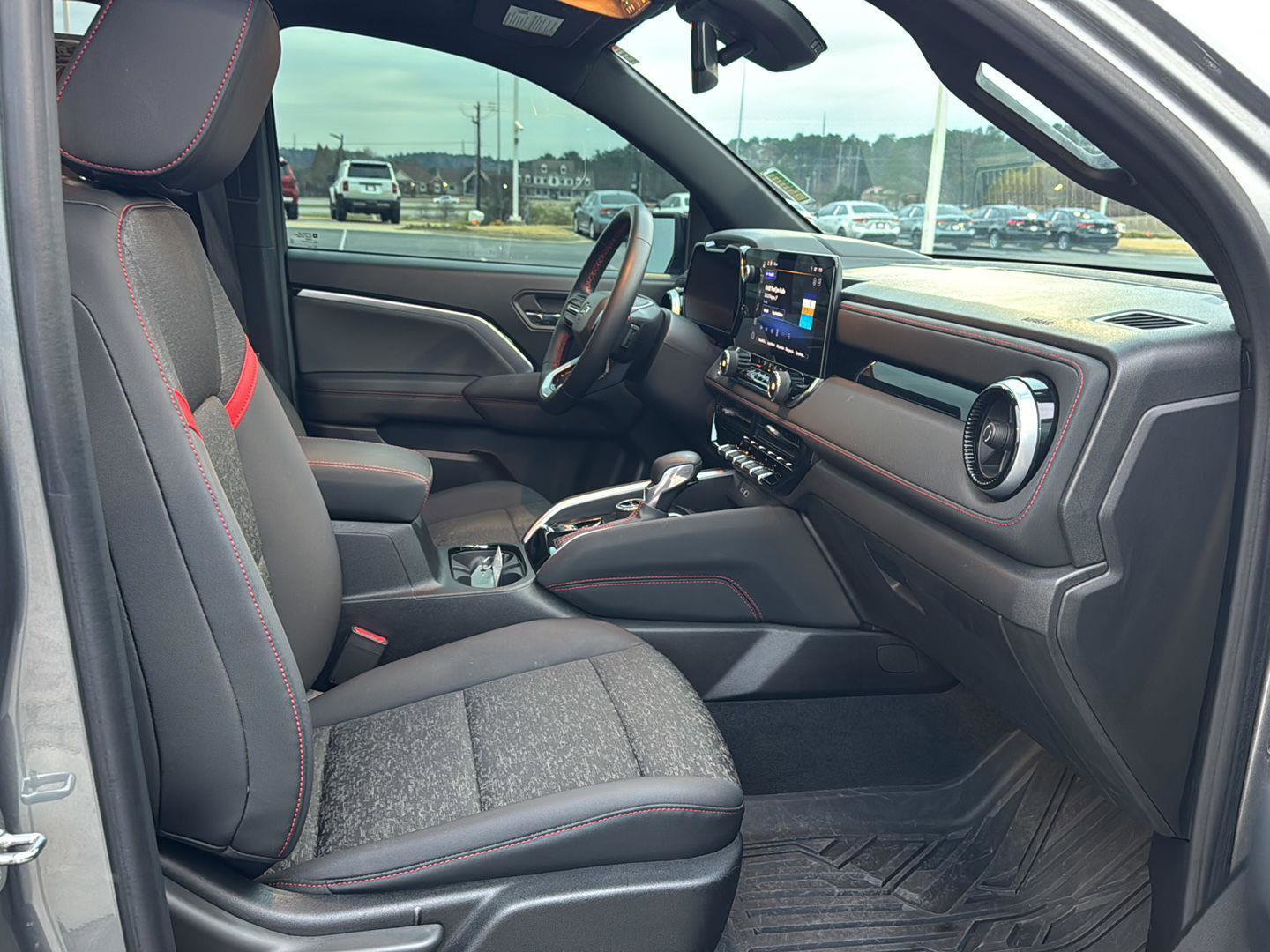 Used 2023 Chevrolet Colorado Z71 w/ Z71 Convenience Package 2 image 10