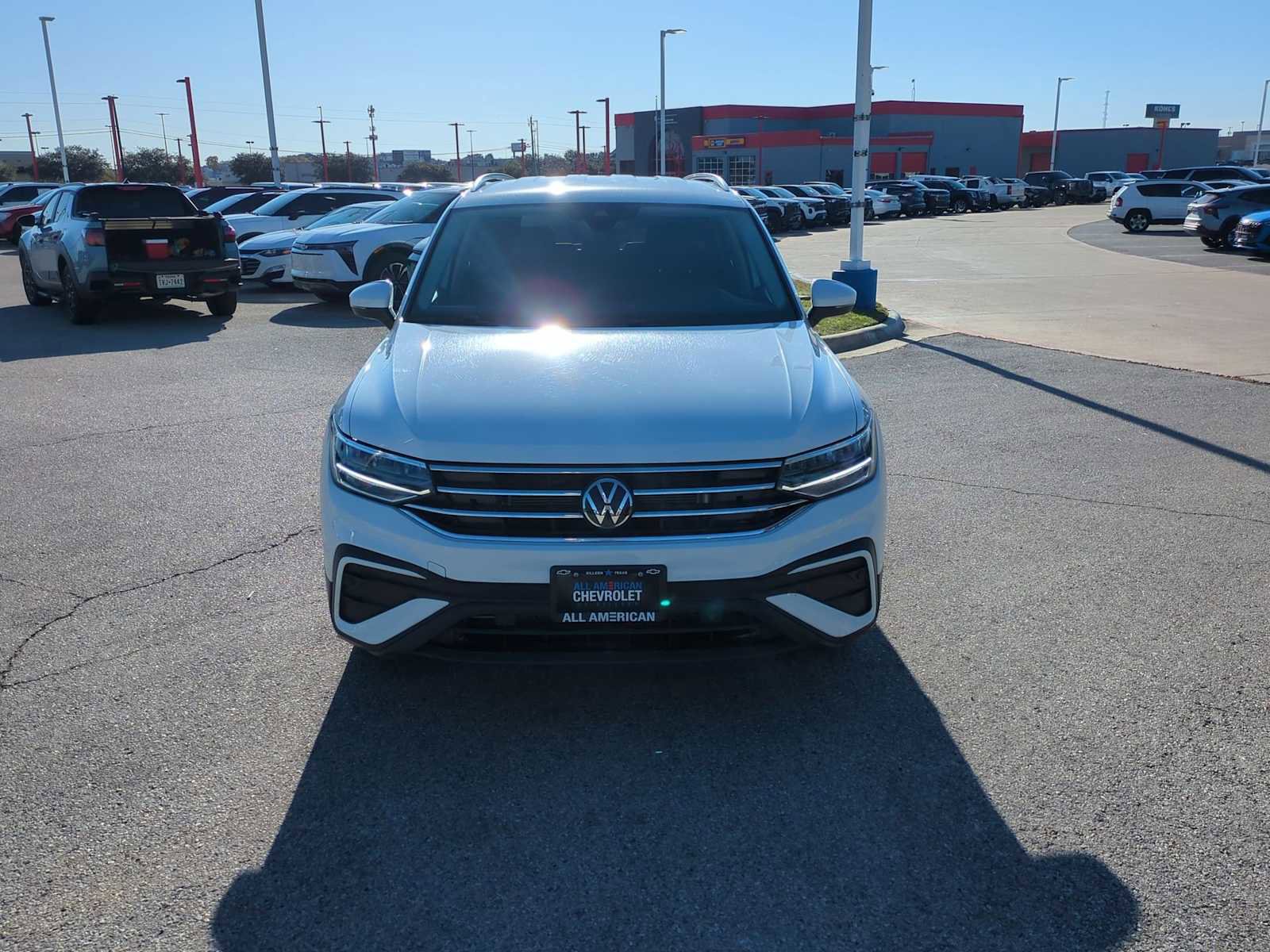 Used 2024 Volkswagen Tiguan SE image 3