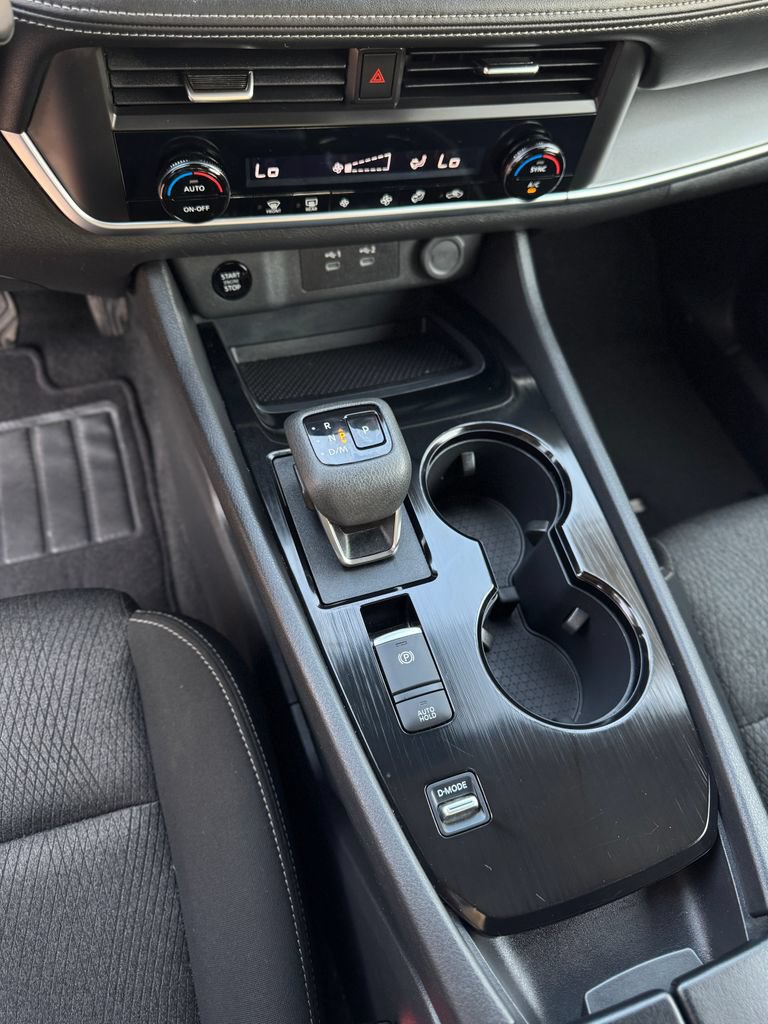 Used 2025 Nissan Rogue SV FWD image 21