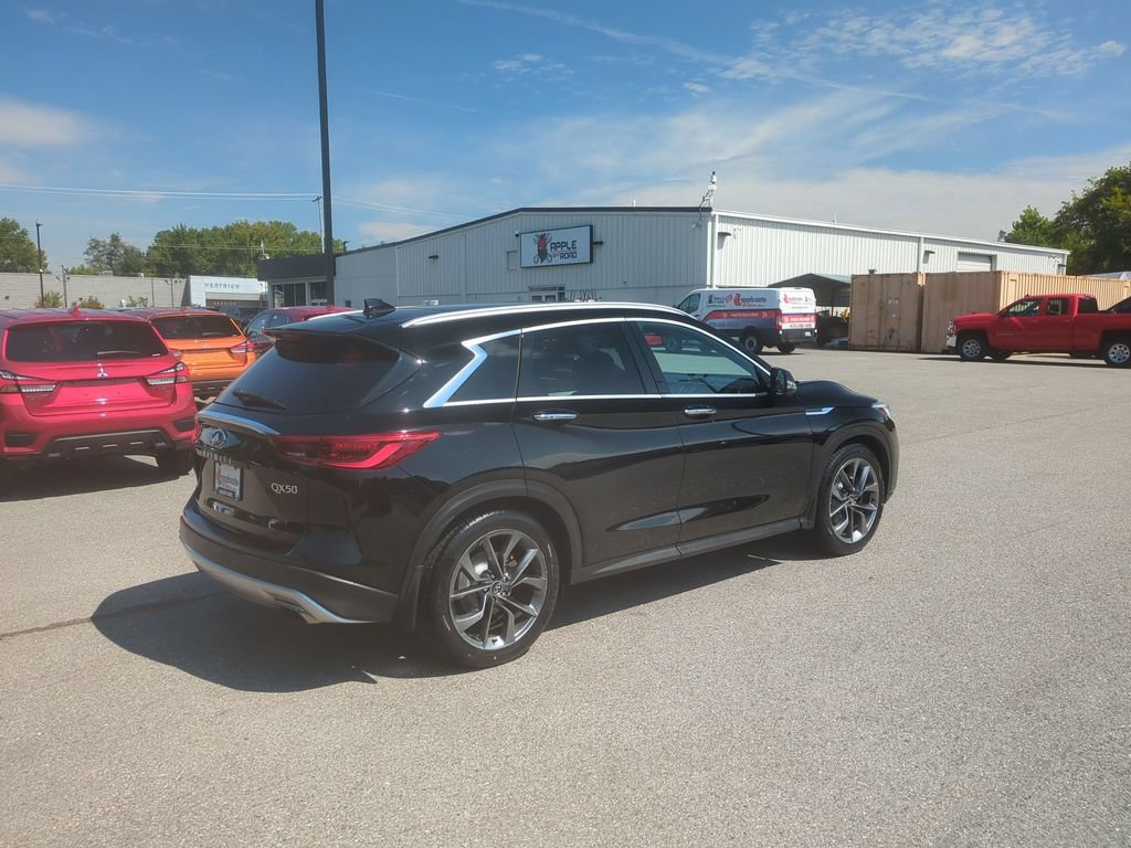 Used 2019 INFINITI QX50 Essential w/ Sensory Package AWD/4WD image 5