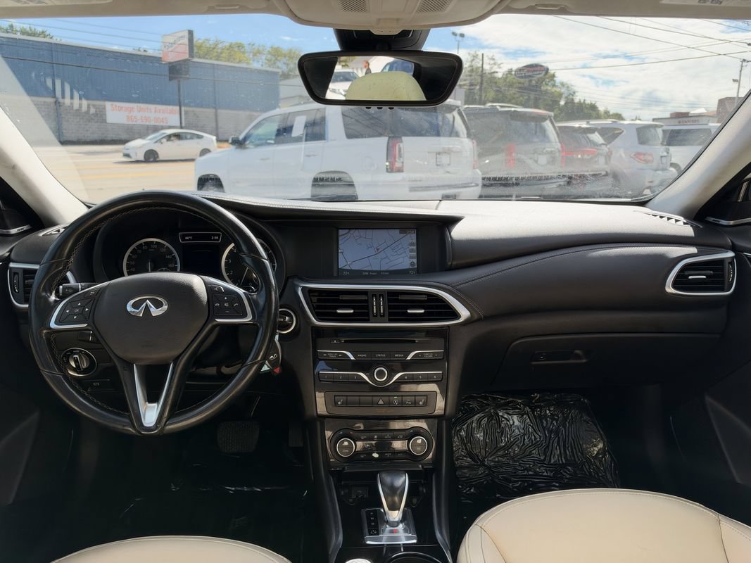 Used 2017 INFINITI QX30 Premium w/ Navigation Package FWD image 18