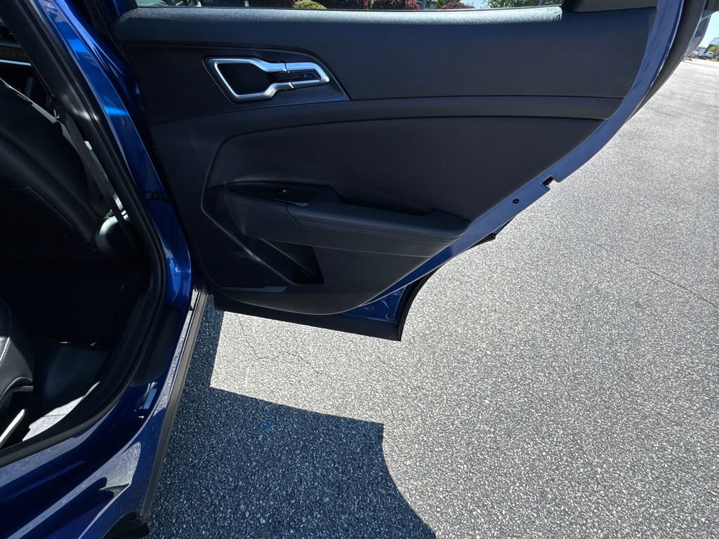 Used 2024 Kia Sportage EX image 16