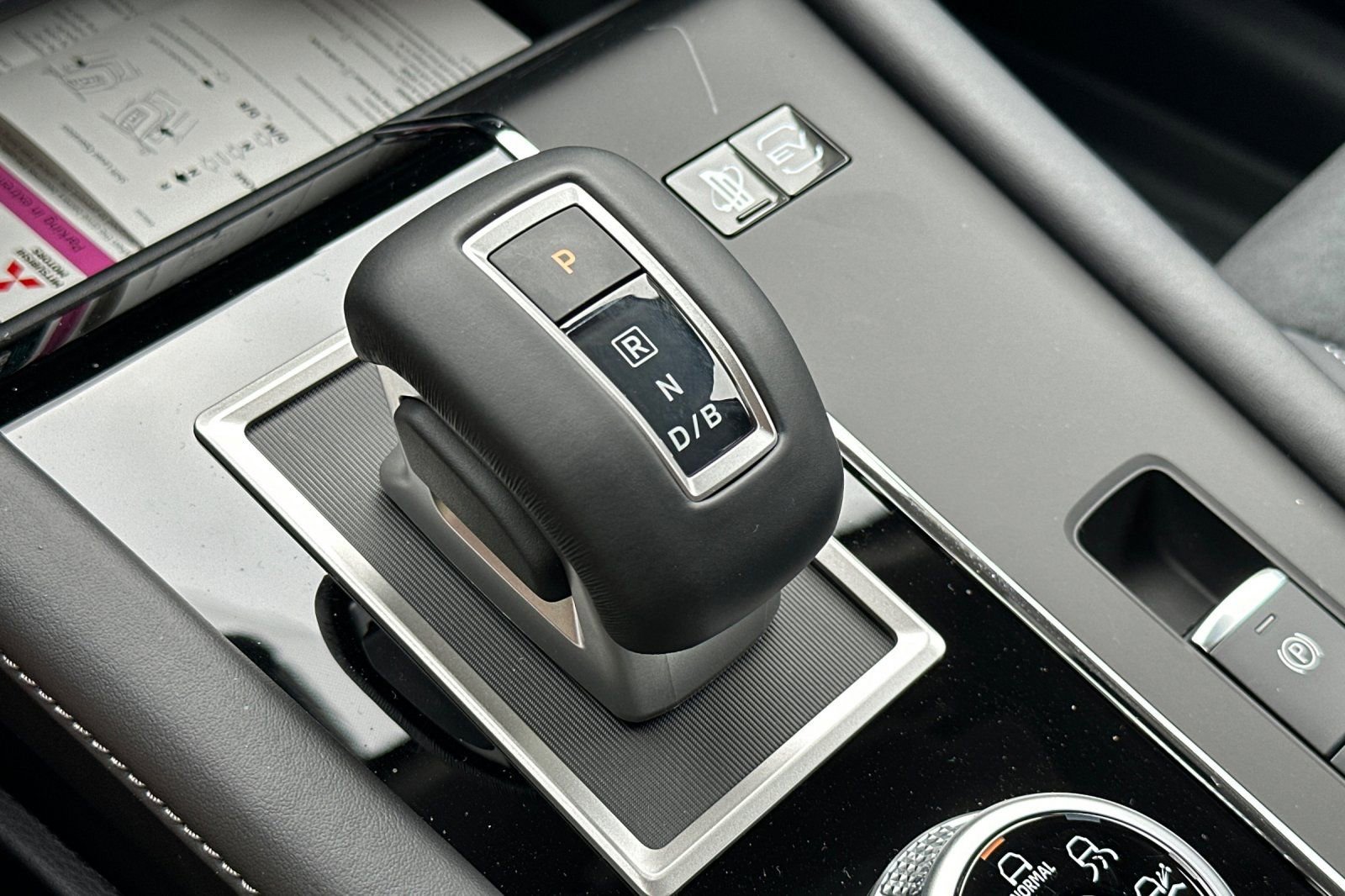 New 2025 Mitsubishi Outlander SE image 21