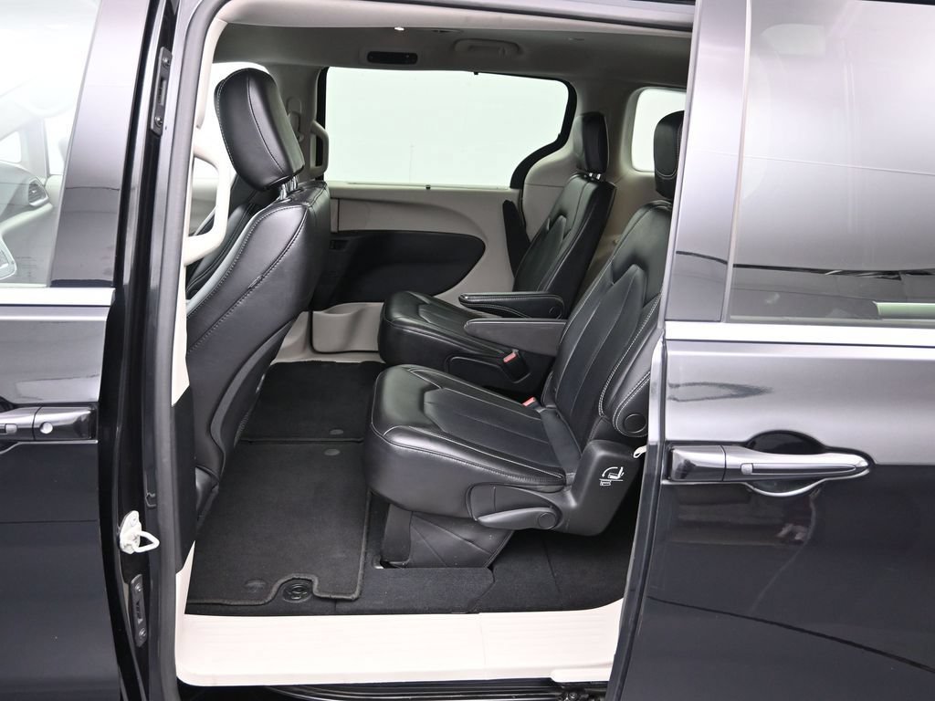 Certified 2023 Chrysler Pacifica Touring-L FWD image 22