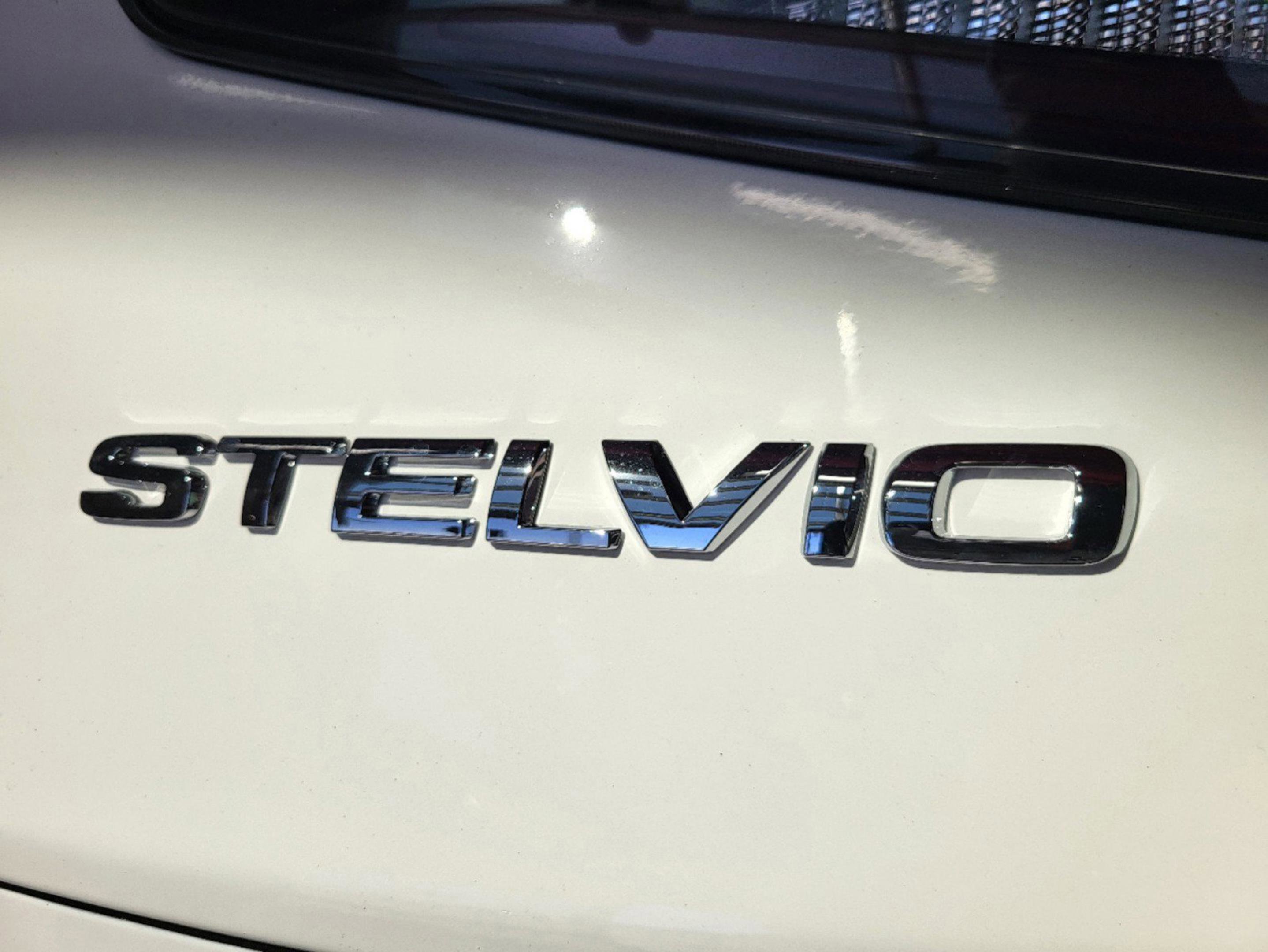 New 2025 Alfa Romeo Stelvio Sprint image 10