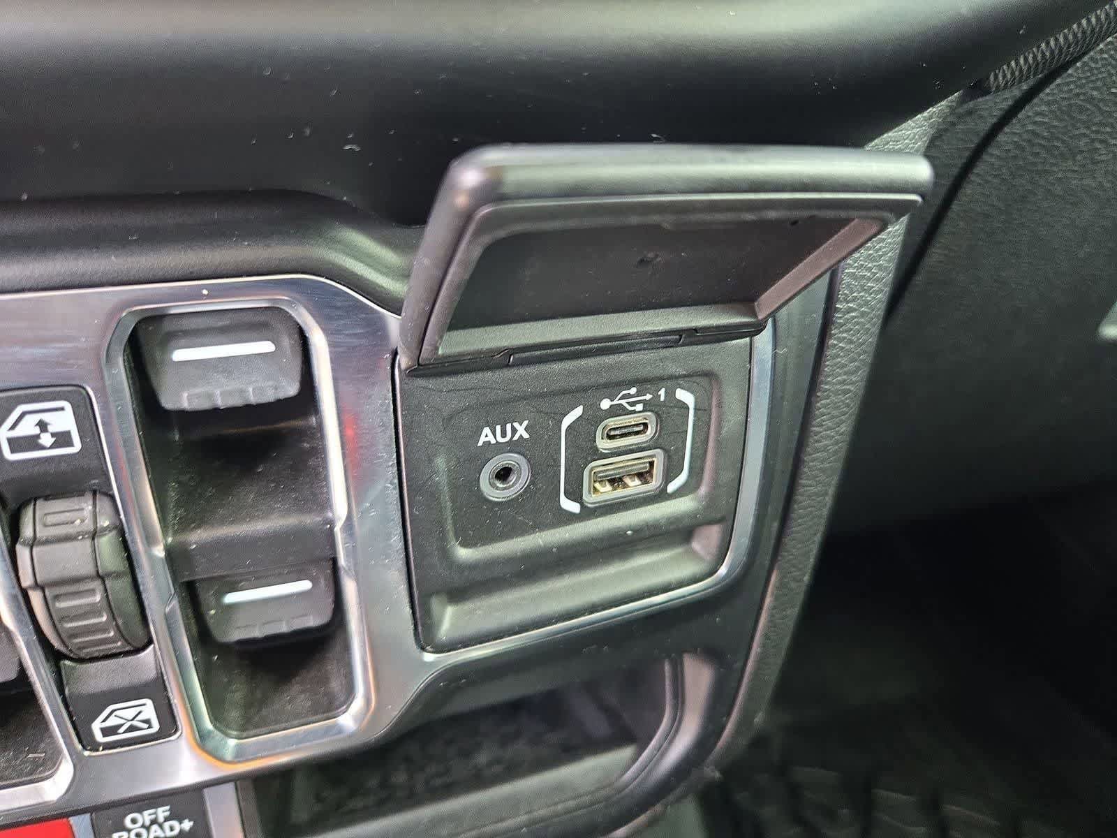 Used 2022 Jeep Gladiator Mojave w/ Trailer Tow Package AWD/4WD image 28