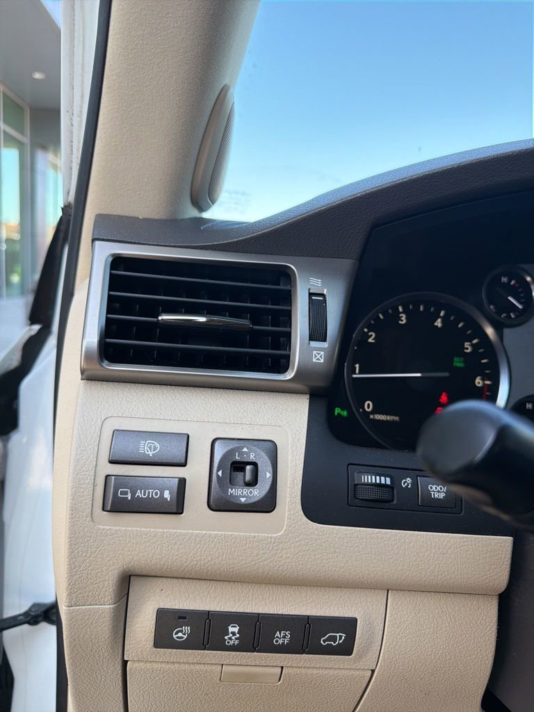 Used 2015 Lexus LX 570 4WD w/ Luxury Package image 36