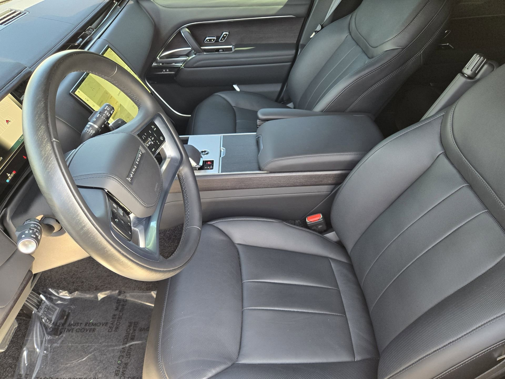 Used 2025 Land Rover Range Rover SE AWD/4WD image 3