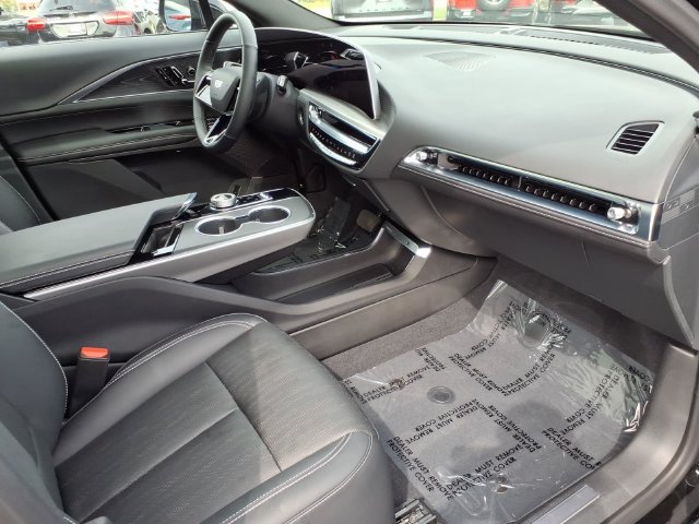 Used 2025 Cadillac Lyriq Luxury AWD/4WD image 23