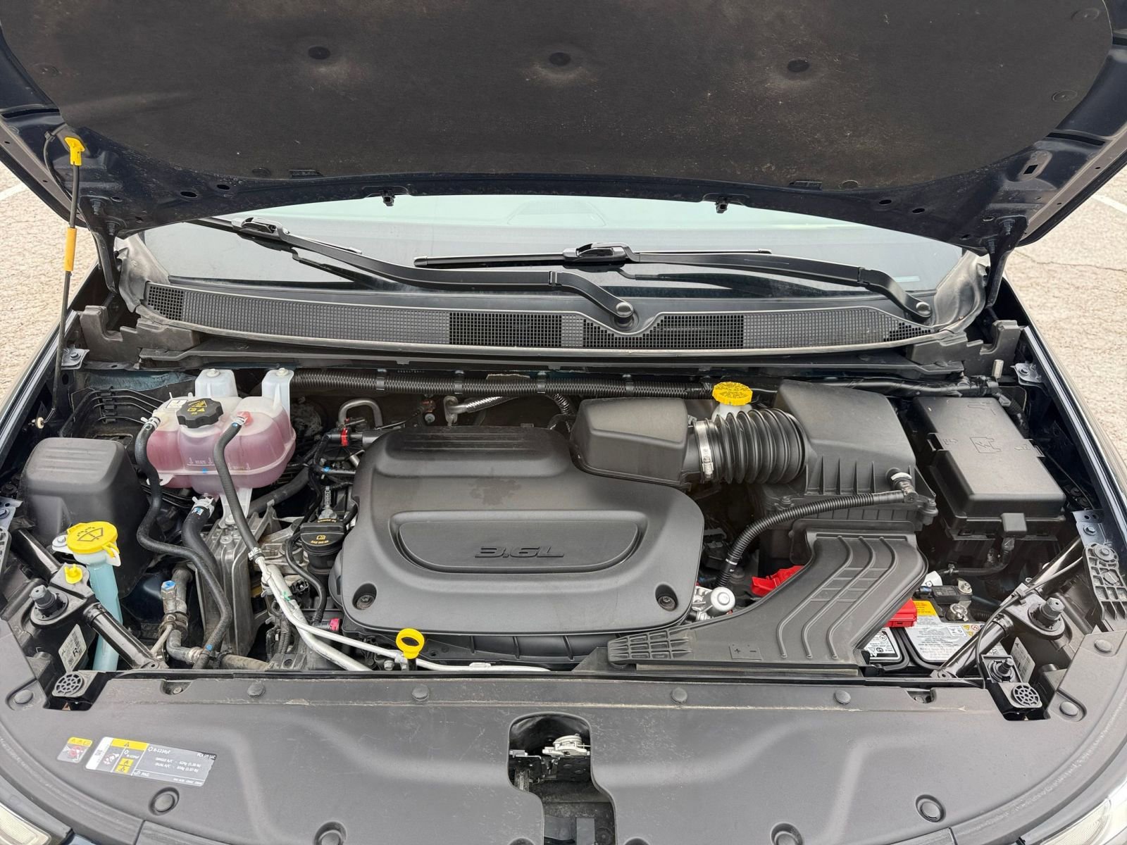 Used 2025 Chrysler Pacifica Limited image 37