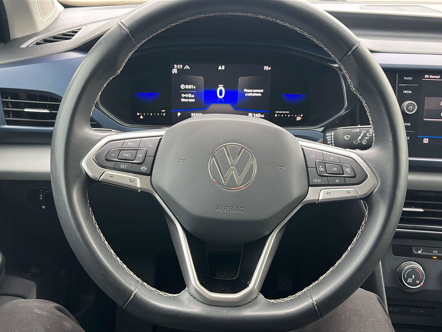 Used 2022 Volkswagen Taos SE FWD image 5