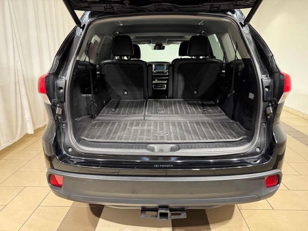 Certified 2019 Toyota Highlander XLE AWD/4WD image 12