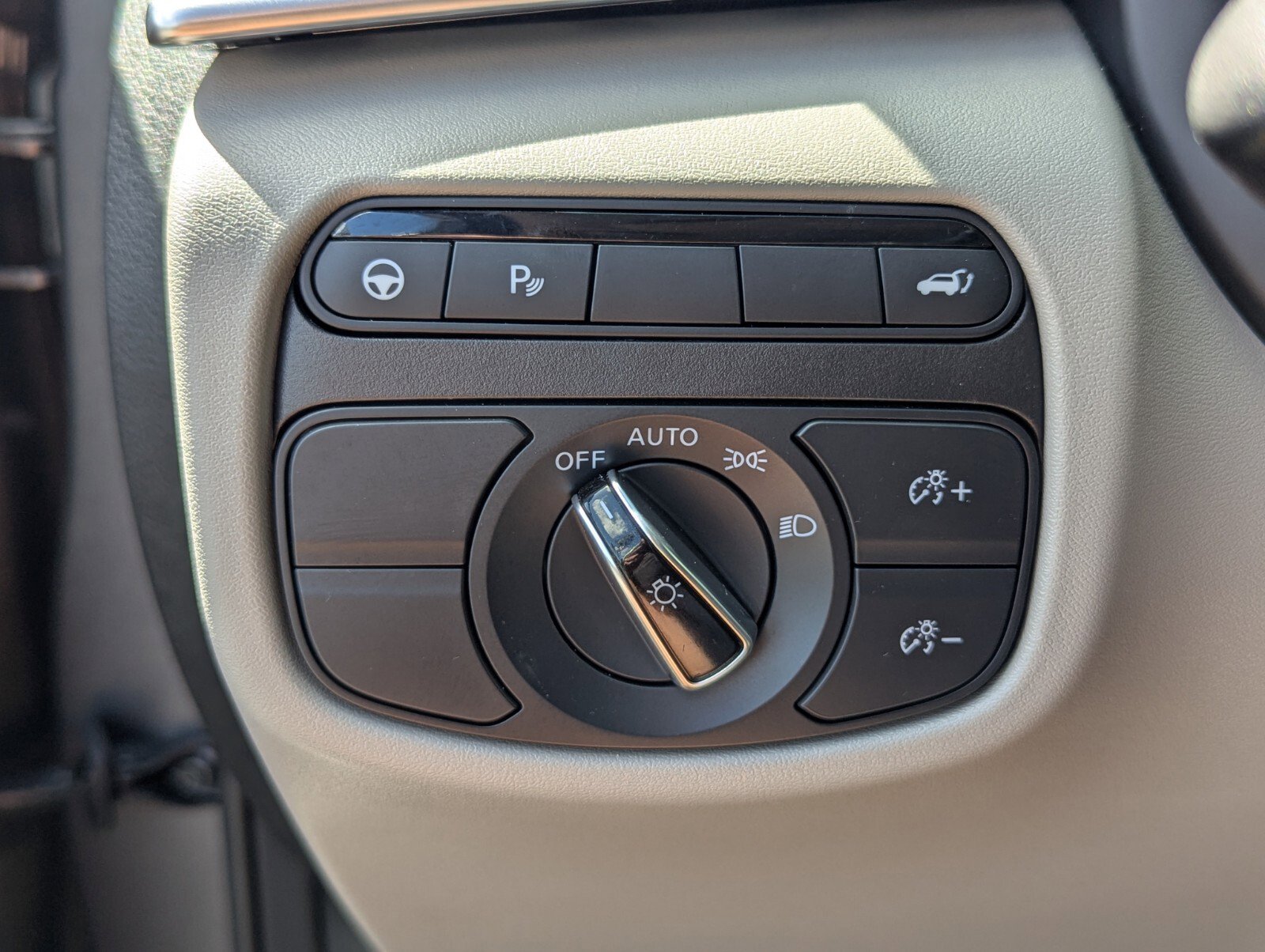 Used 2023 INFINITI QX50 Luxe w/ Accent Package FWD image 36