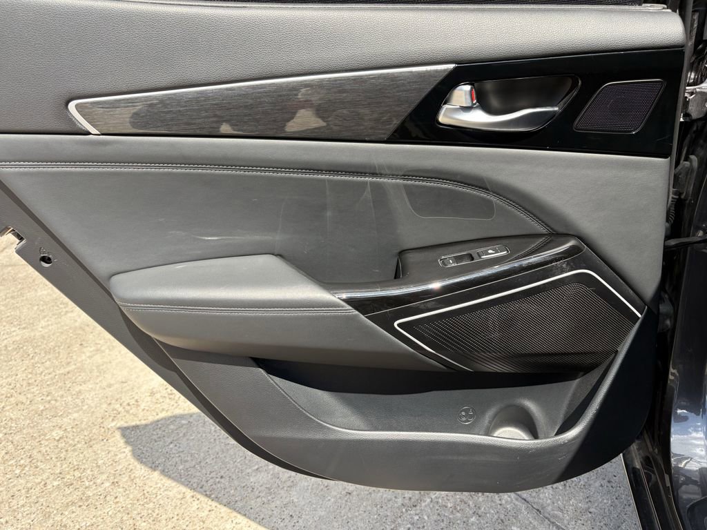 Used 2018 Kia Cadenza Limited FWD image 24