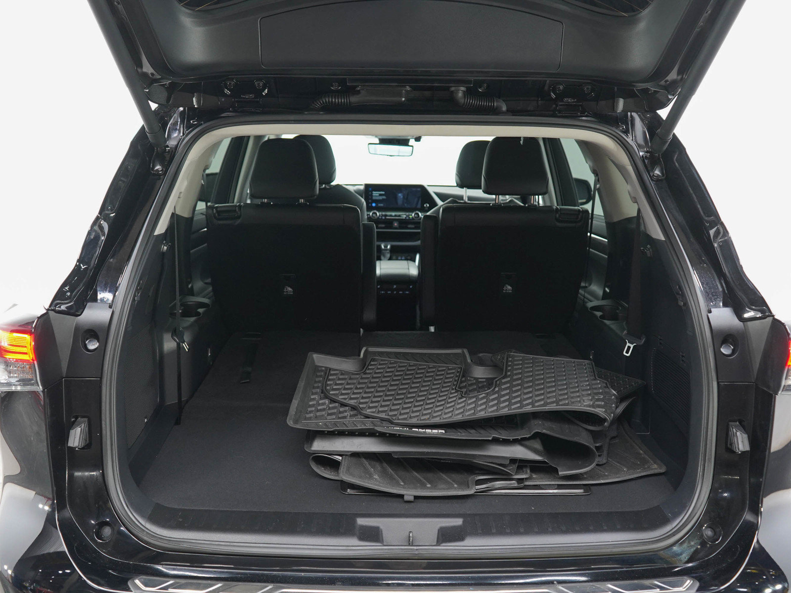 Used 2025 Toyota Highlander Platinum AWD/4WD image 16