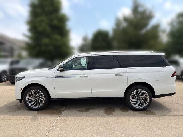 New 2026 Lincoln Navigator L Reserve AWD/4WD image 10