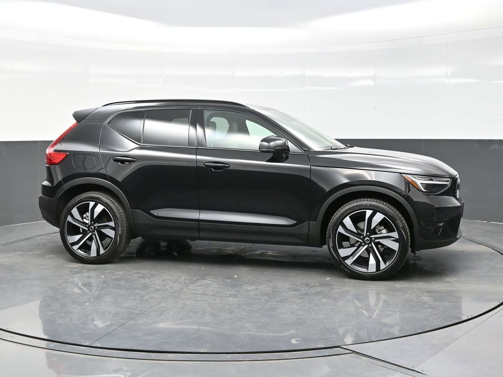 Used 2025 Volvo XC40 B5 Ultra image 8