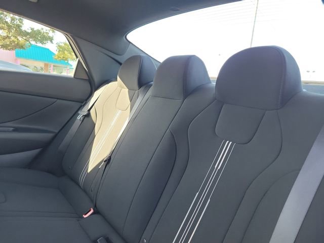 Used 2025 Hyundai Elantra Sport image 11