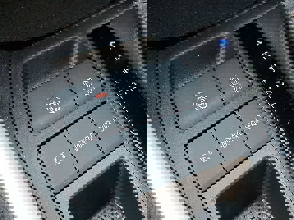 Used 2024 Toyota RAV4 XLE image 24