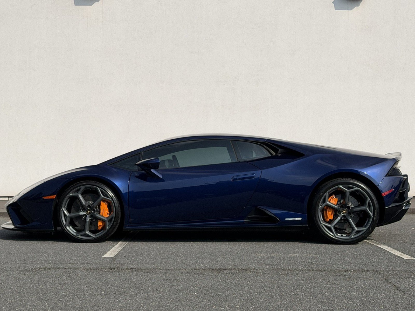 Used 2022 Lamborghini Huracan EVO RWD image 4
