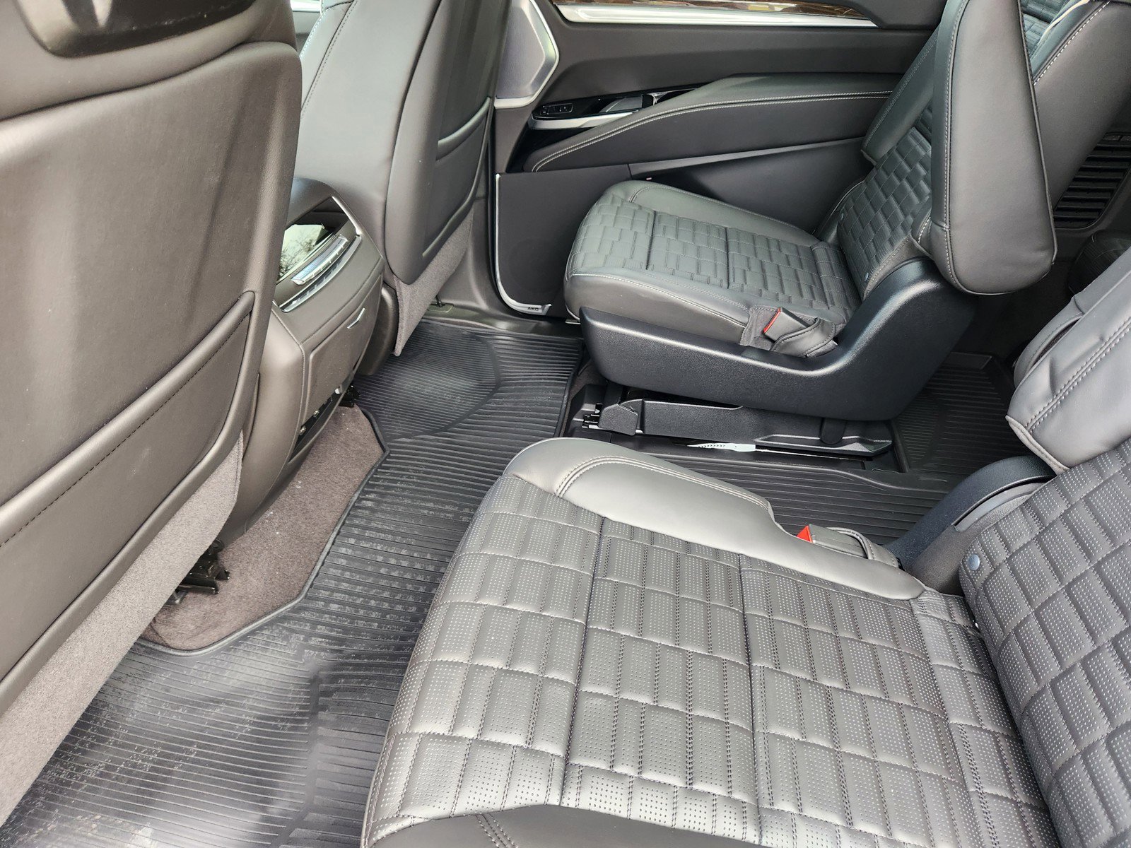 New 2026 Cadillac Escalade ESV Platinum Sport w/ LPO, ONYX Package image 22