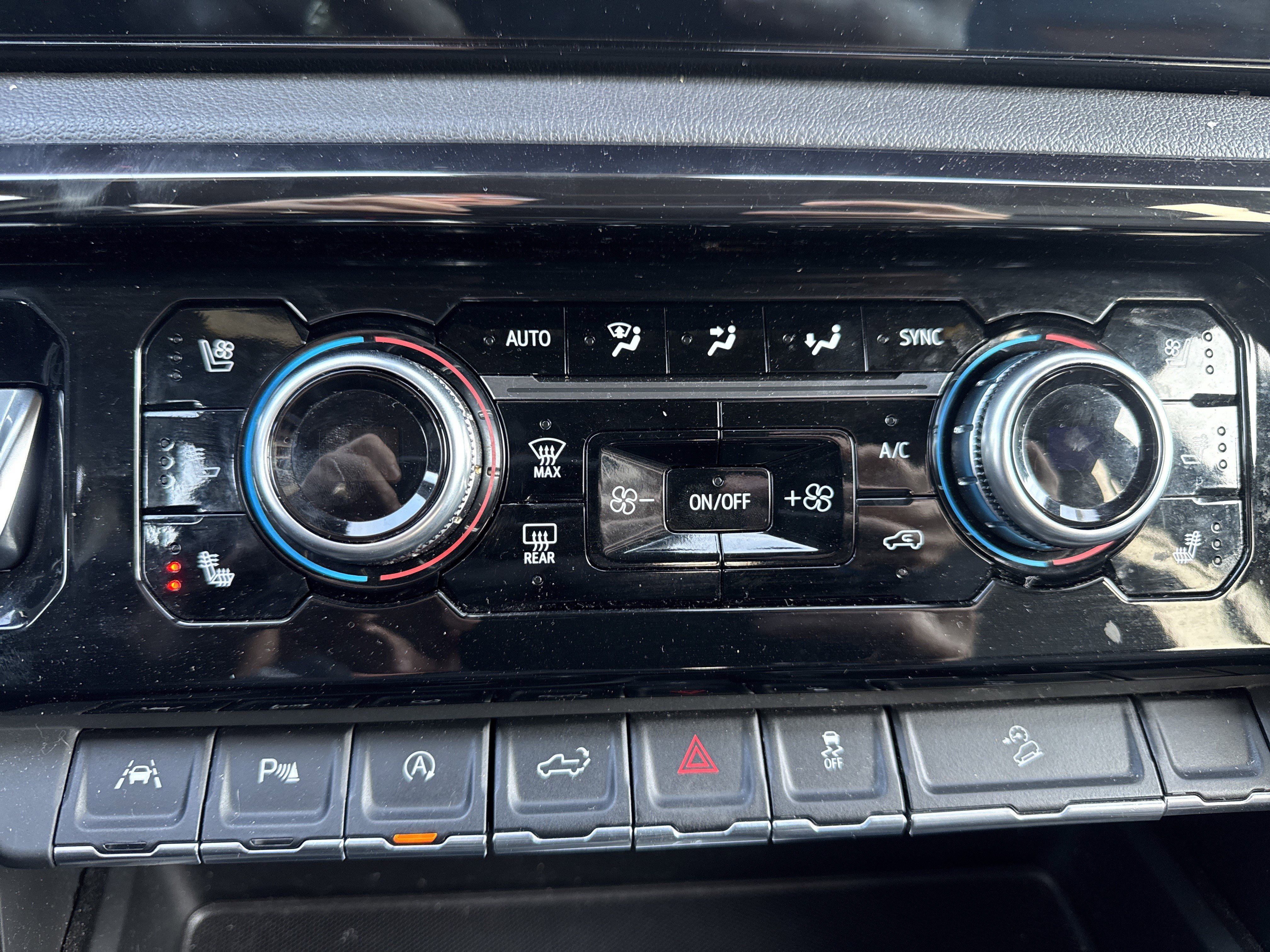 Used 2024 GMC Sierra 1500 AT4 w/ Technology Package image 20